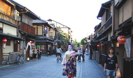 Geisha in Gion district, Kyoto